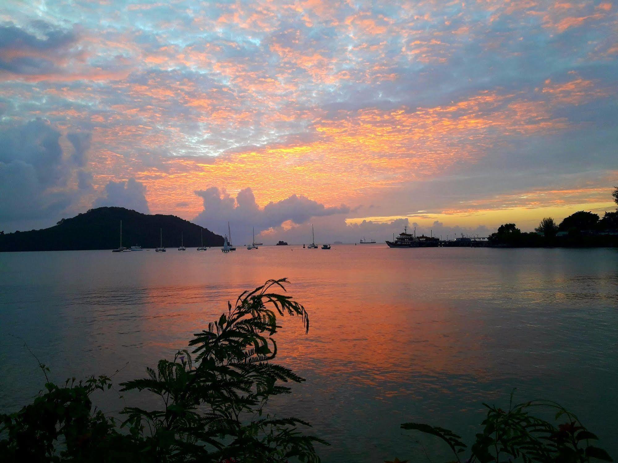 Hotel Fiji Palms Phuket Esterno foto